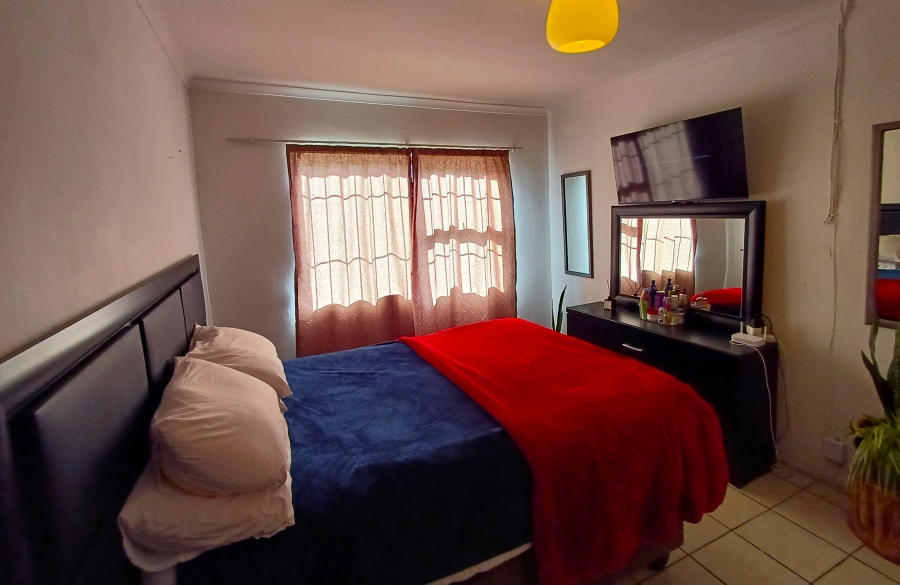 6 Bedroom Property for Sale in Kleinmond Western Cape